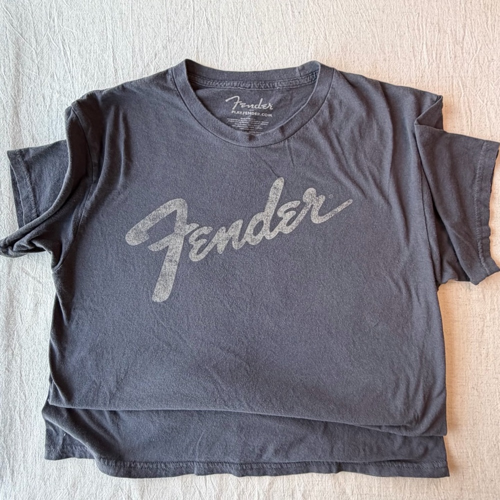 Fender Charcoal graphic T-Shirt with Silver Script size Men’s M